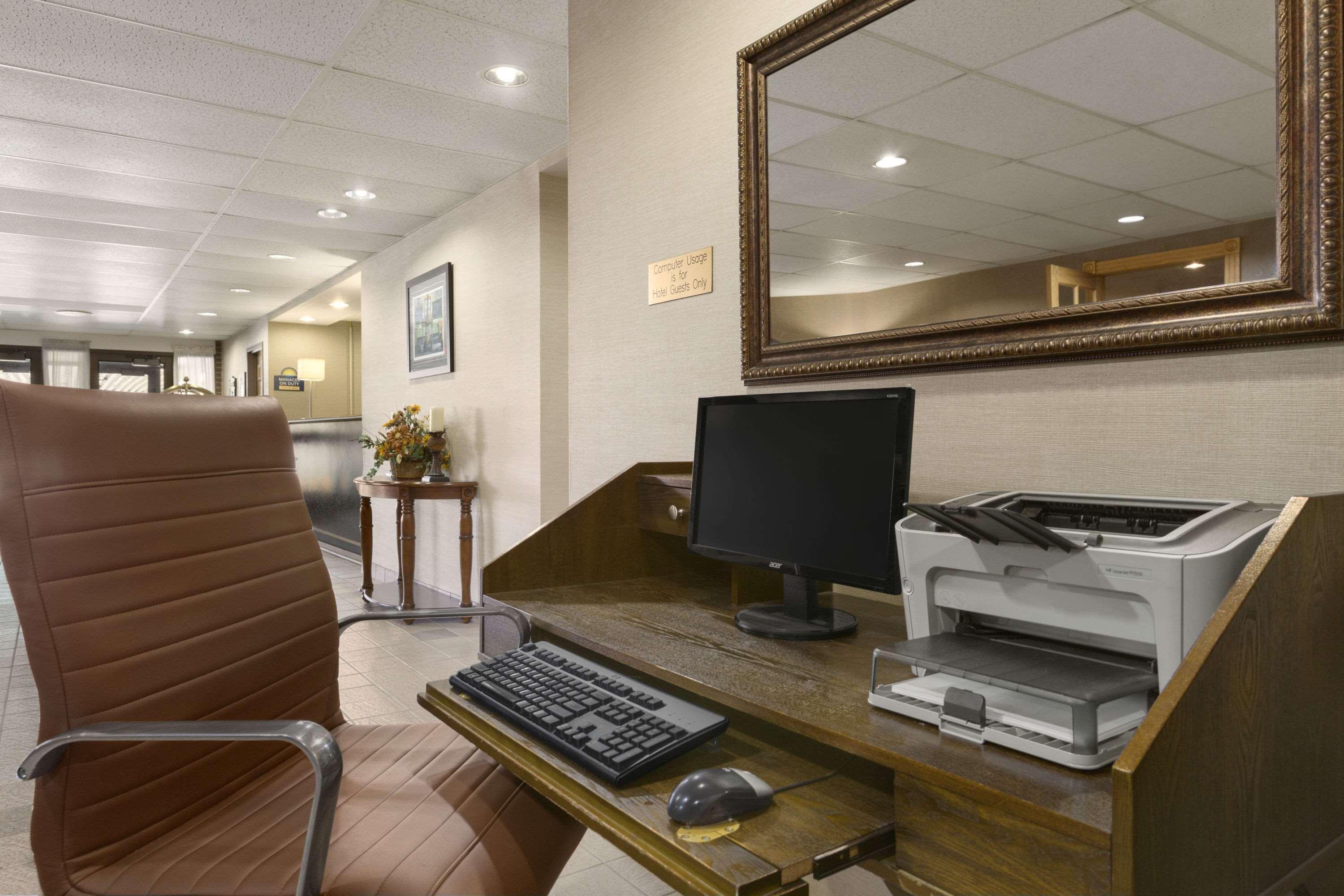 Days Inn By Wyndham Stephenville Eksteriør billede